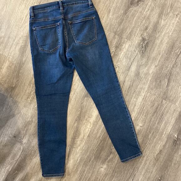 J. Crew medium wash Skinny Jegging jeans with great stretch Size 25 Petite - Picture 3 of 8